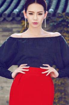 性感美女戚薇迷人写真