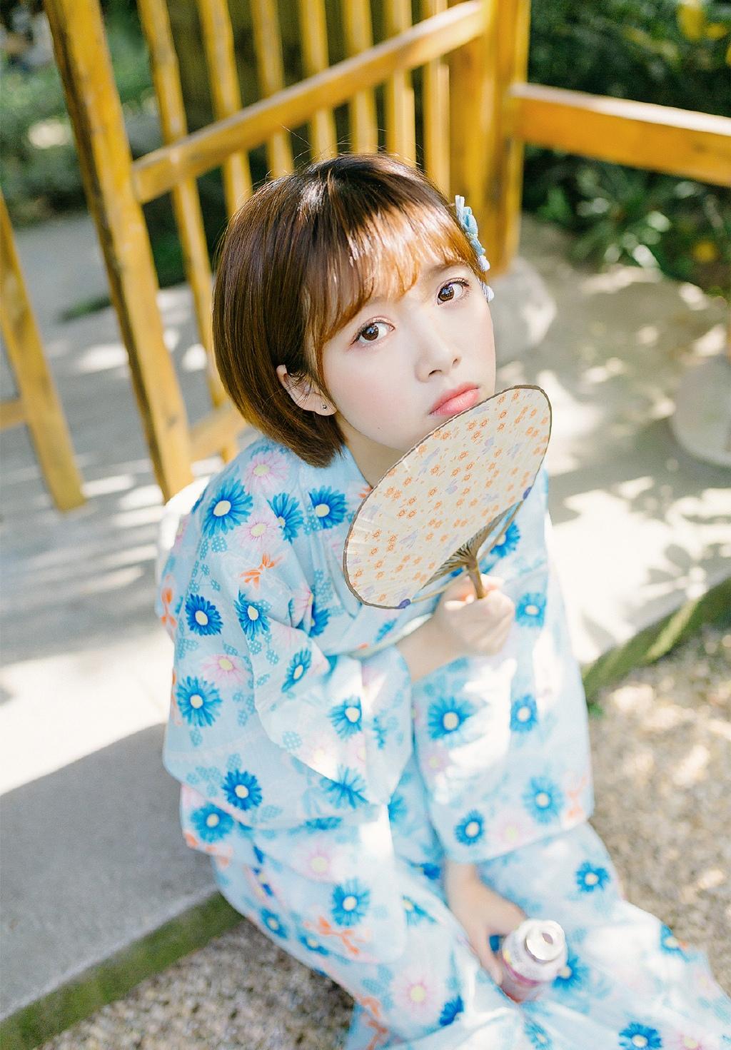 日本和服美女娇羞写真