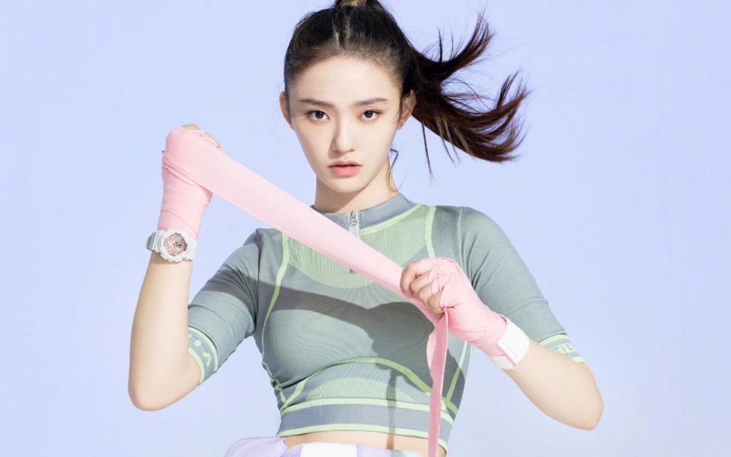 时尚邻家少女林允休闲写真