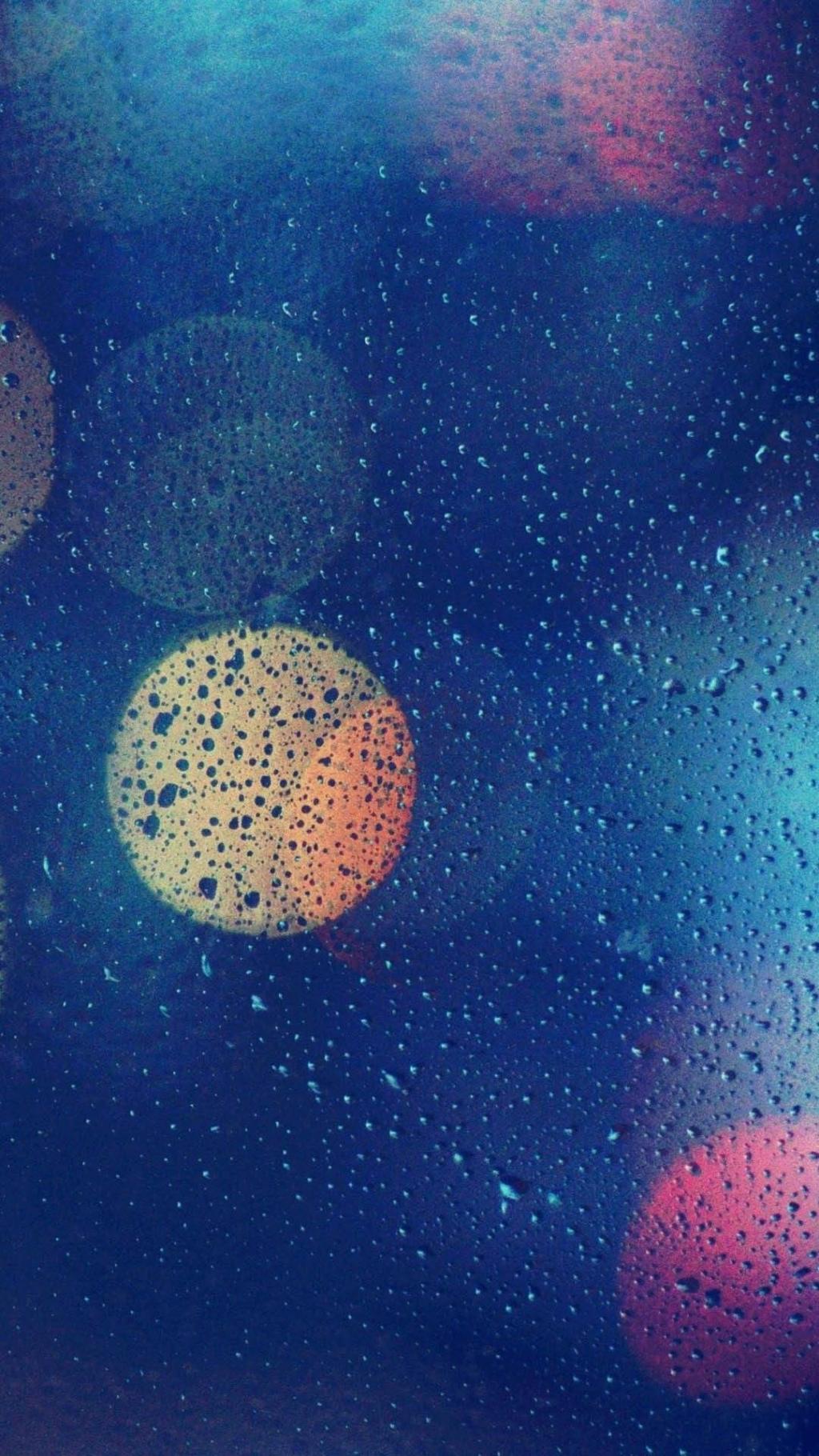 下雨天玻璃水汽水珠特写