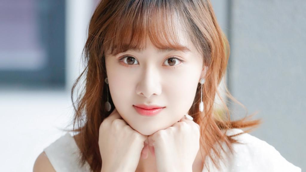 美女演员曹曦月小清新写真