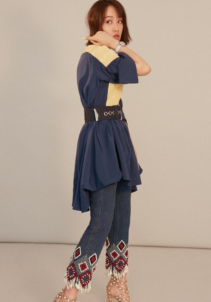 蓝盈莹短发时尚写真