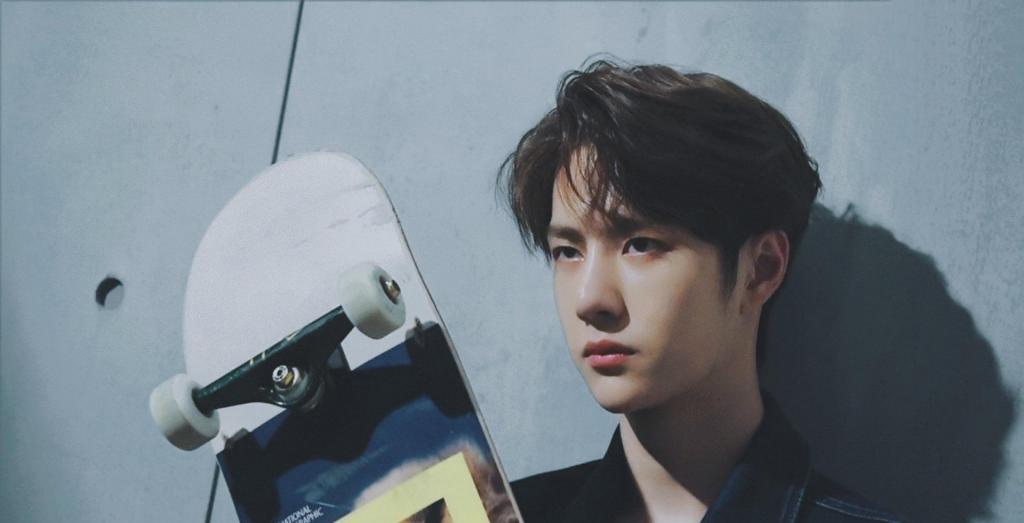 帅气正能量艺人王一博潮流写真