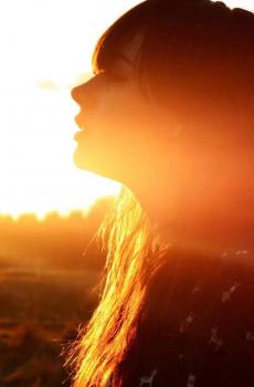 阳光下的欧美美女气质写真-5