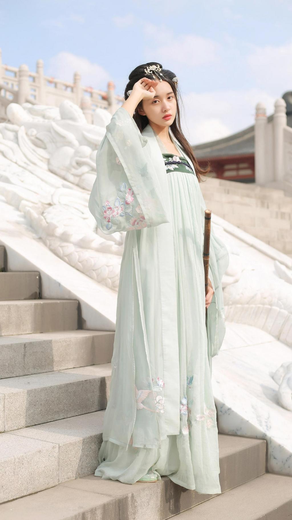 飘逸长发古装美女唯美写真