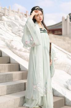 飘逸长发古装美女唯美写真