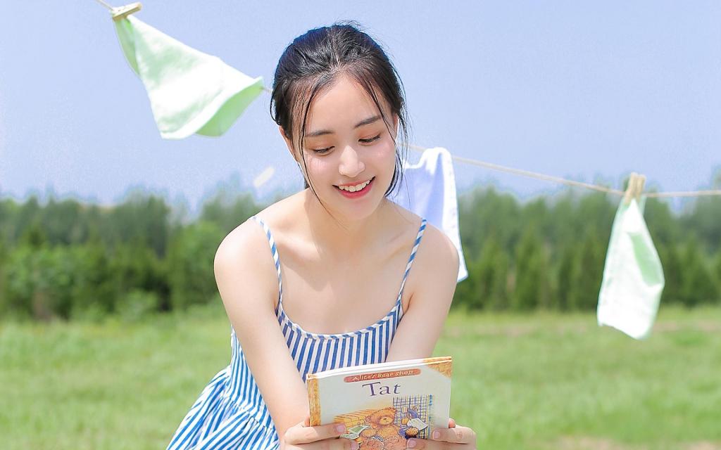 清纯元气少女户外迷人写真