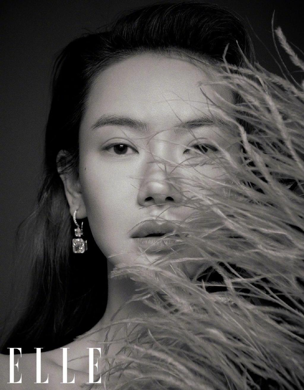 戚薇深V骑士时尚最新造型七月刊时装大片