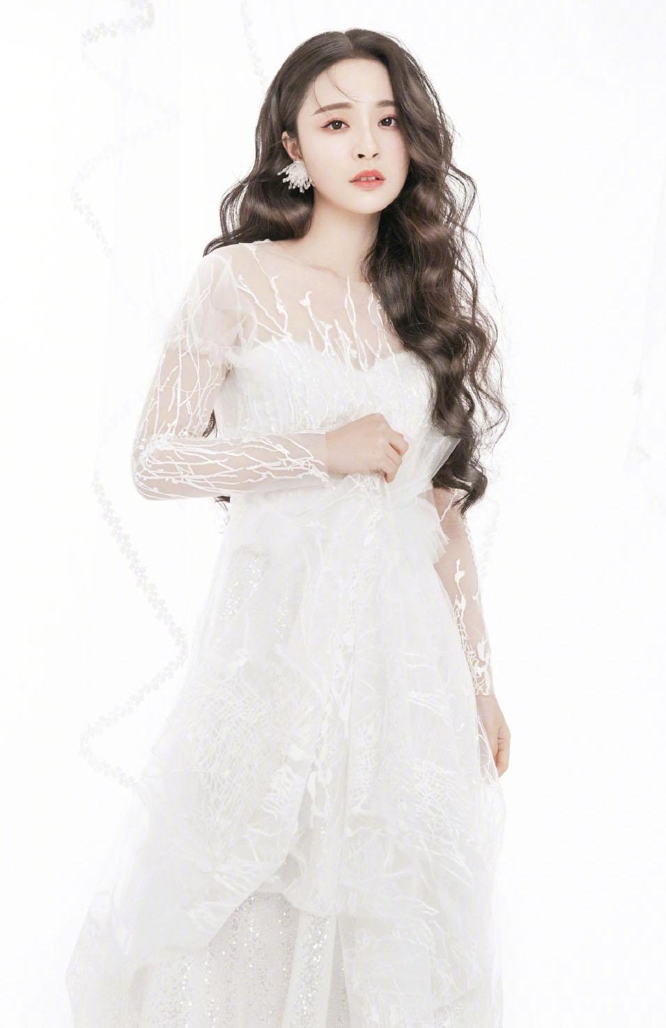 李莎旻子清纯唯美性感白裙写真