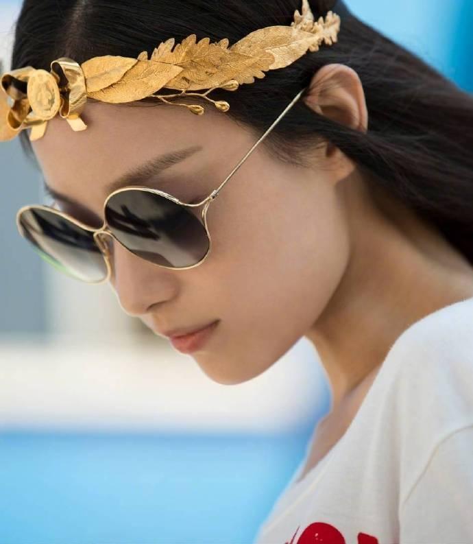 倪妮甜美少女风纽约街拍写真