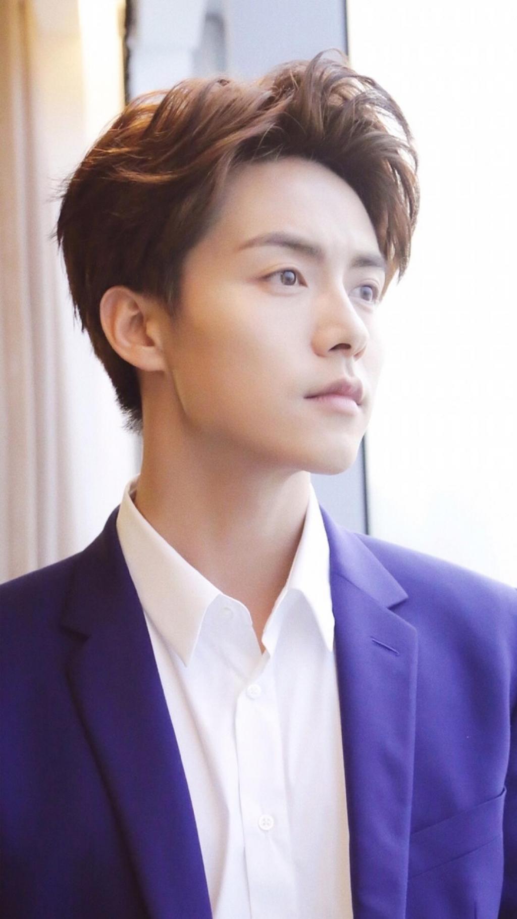 马天宇帅气蓝色西装时尚写真