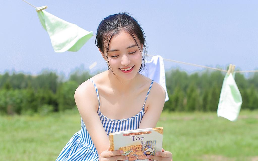 夏日水嫩吊带裙美女