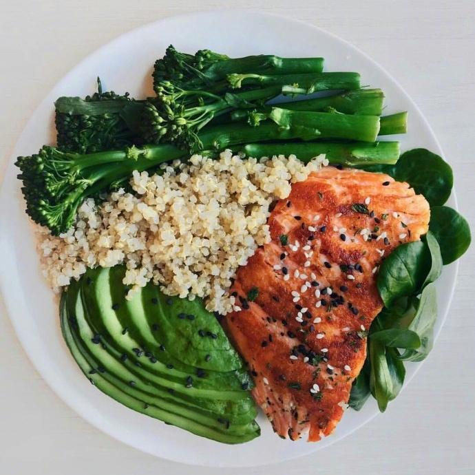 超营养的牛油果西餐