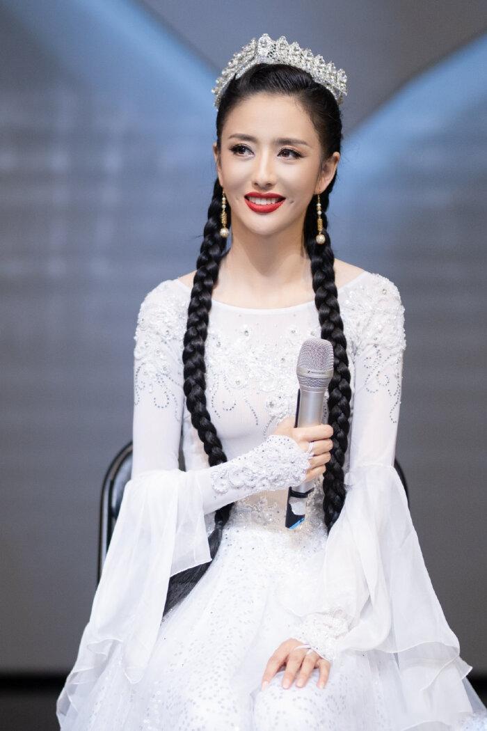 佟丽娅异域风情