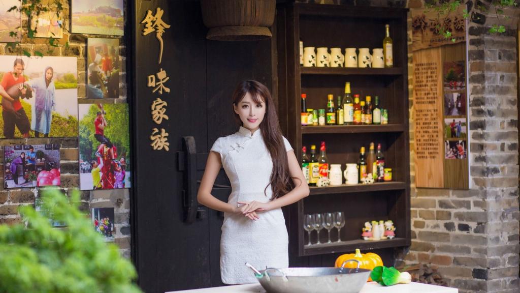 清新脱俗的旗袍美女