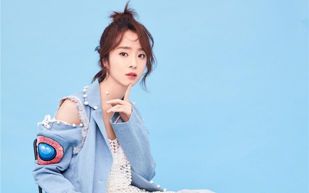 胡冰卿的清新优雅写真