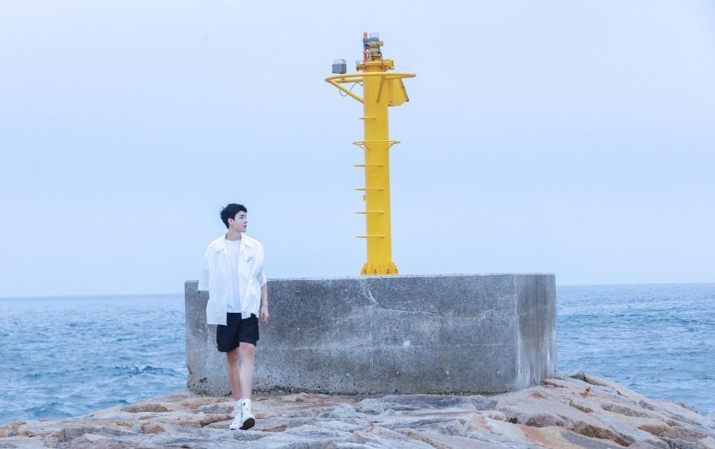 阳光男孩龚俊清新帅气写真