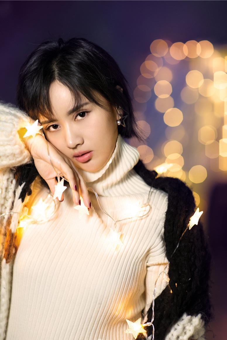 梁缘“星空”主题灵动写真