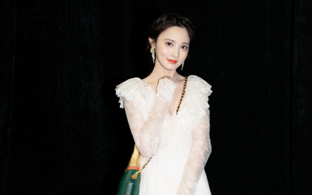 彭小苒性感知性诱人写真