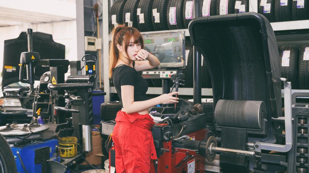 火辣美女车间性感工作照