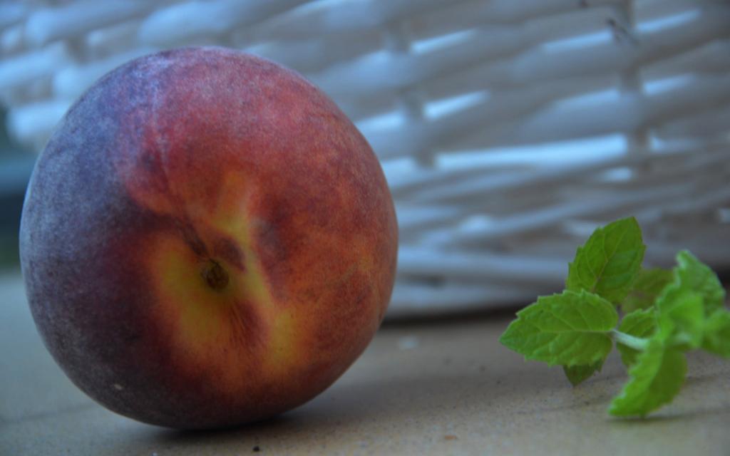 甜蜜多汁的水蜜桃