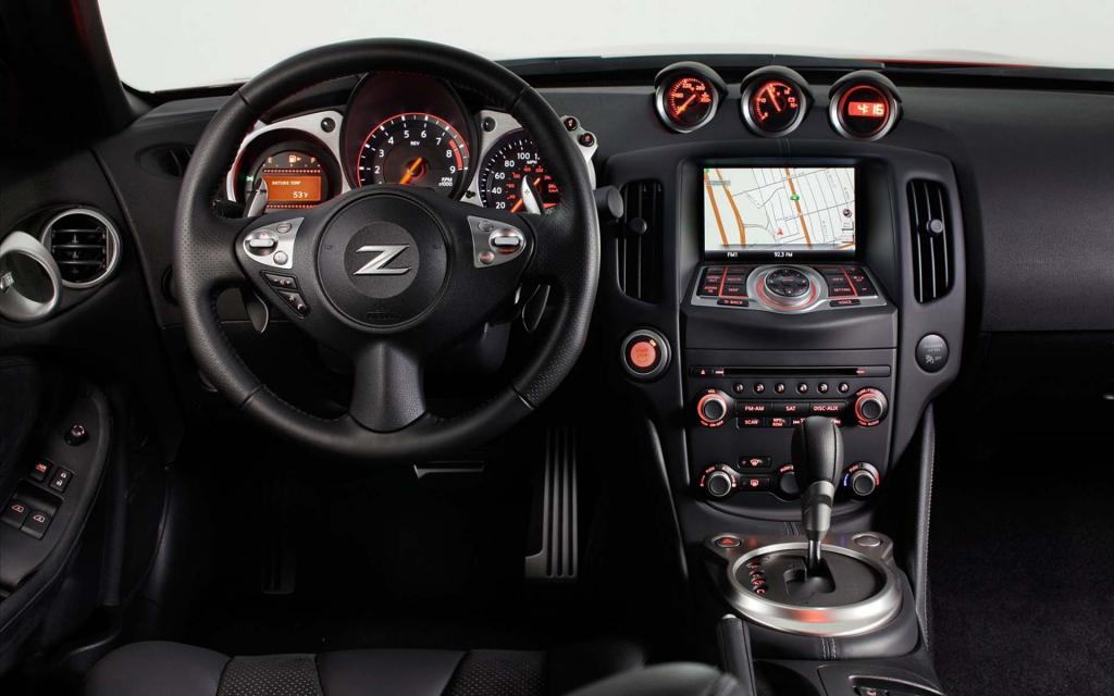 帅气日产370z跑车