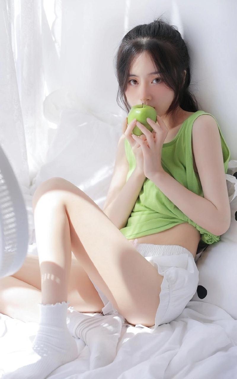 高颜值美腿少女床上诱人写真