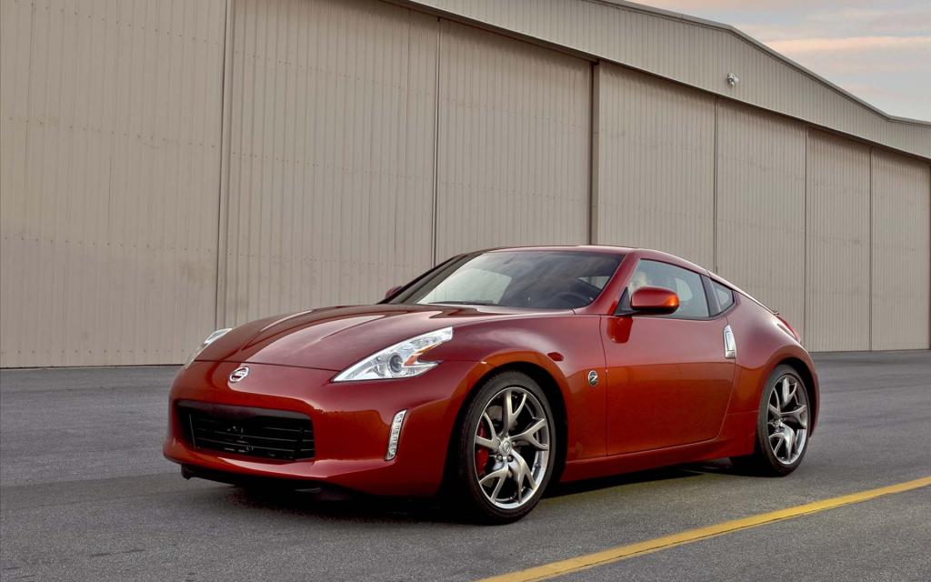 帅气日产370z跑车