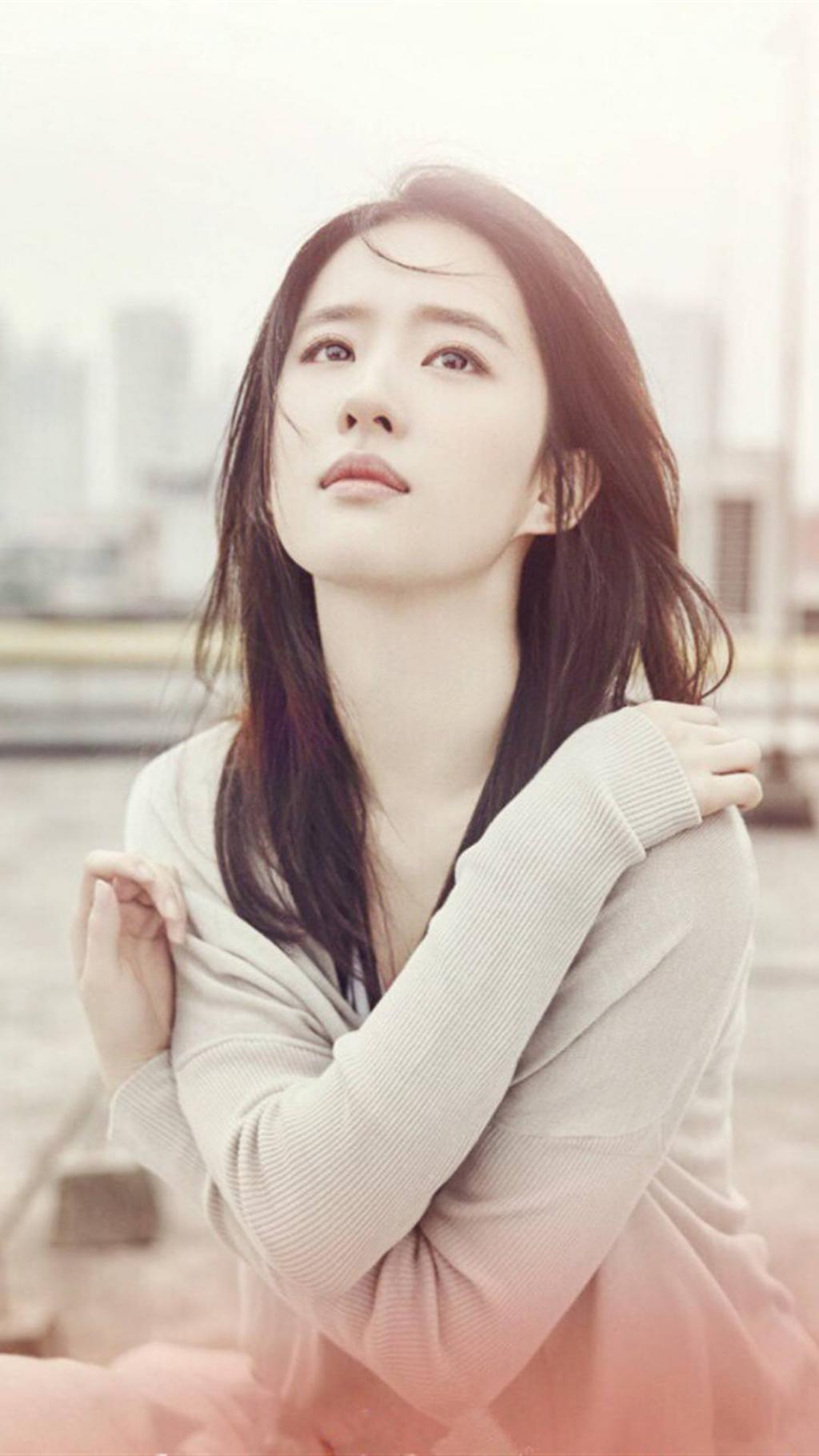 刘亦菲知性优雅写真