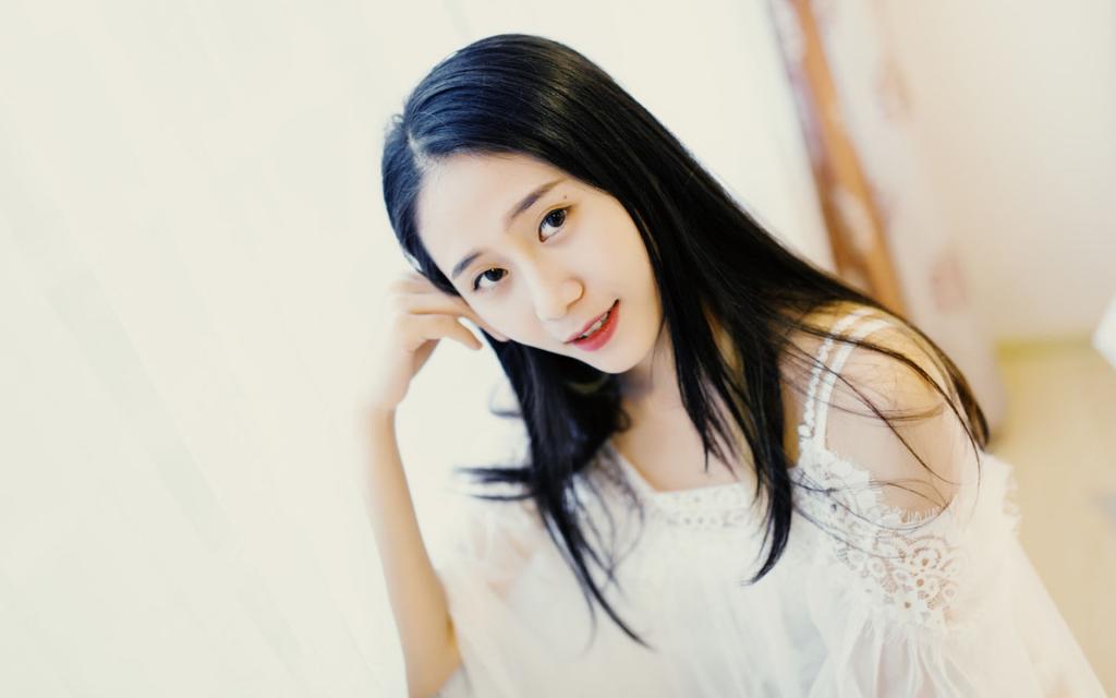 性感美女白纱裙迷人写真