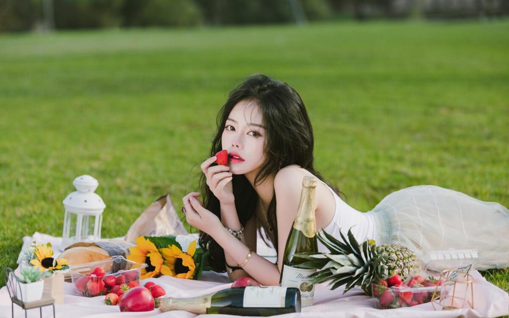 性感御姐惹火撩人户外写真