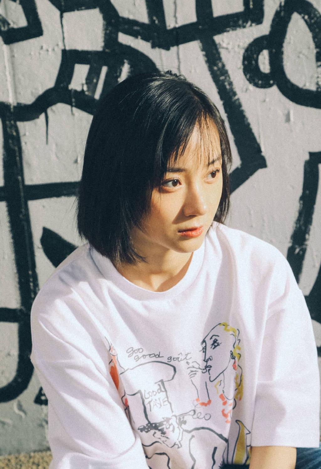 卜冠今清爽简约魅力写真