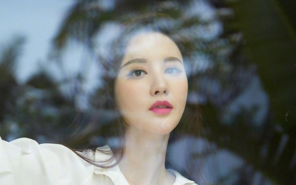 靓丽时尚知性女神张萌写真