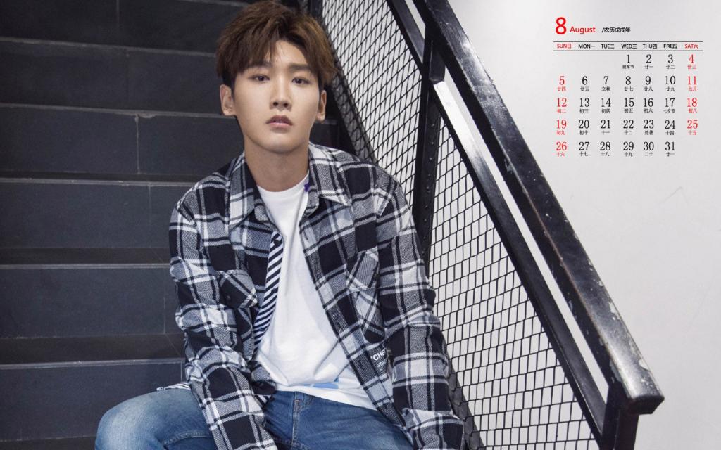 2018年8月邢昭休闲装帅气写真