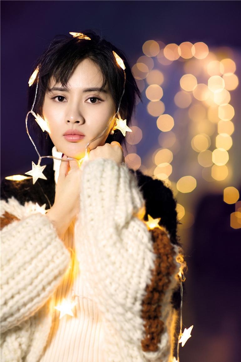 梁缘“星空”主题灵动写真