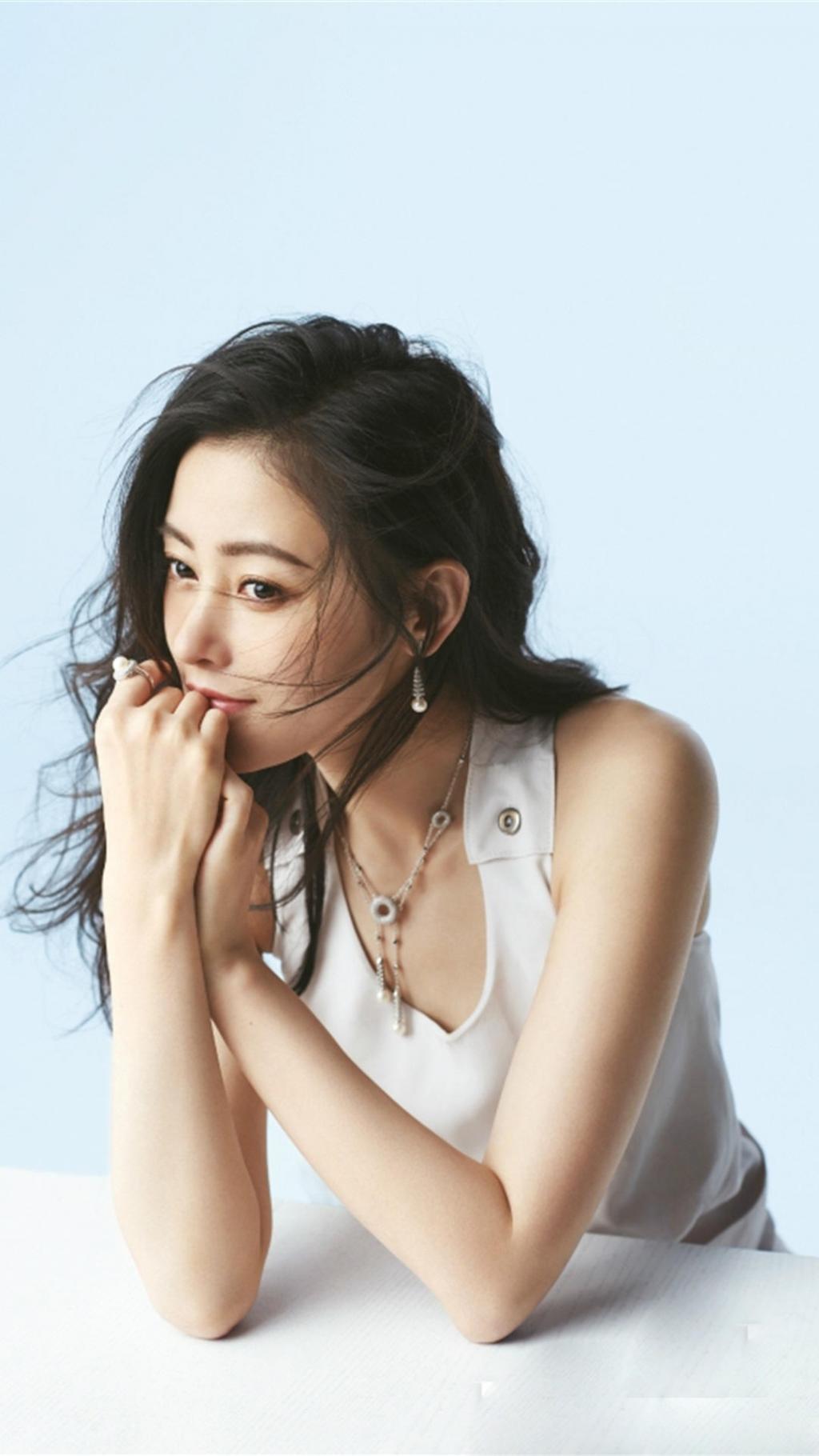 张天爱性感个性写真