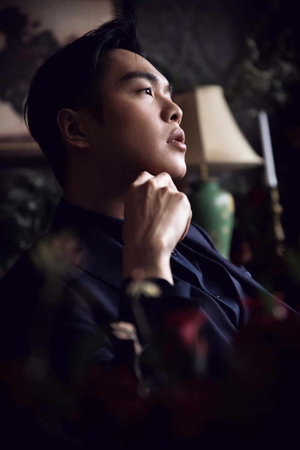 张若昀正装时尚帅气写真