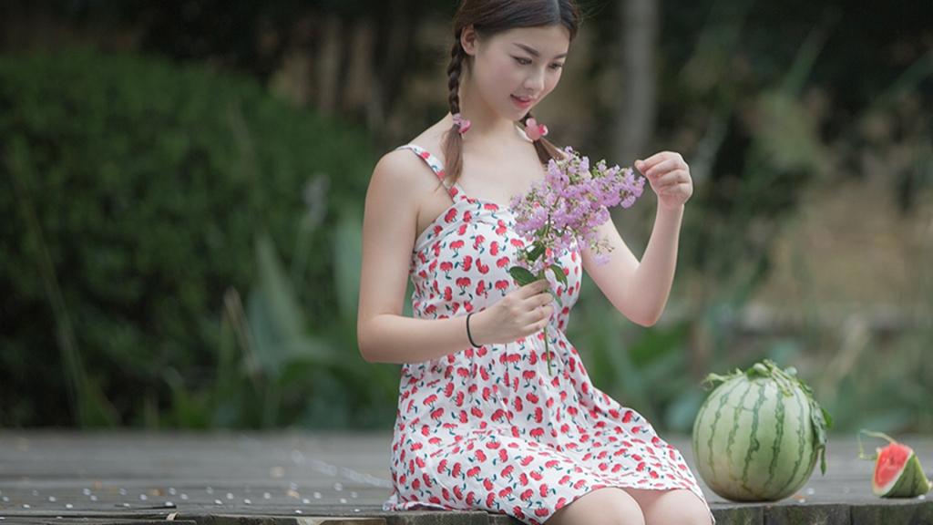 清凉夏日90后小姐姐极品写真