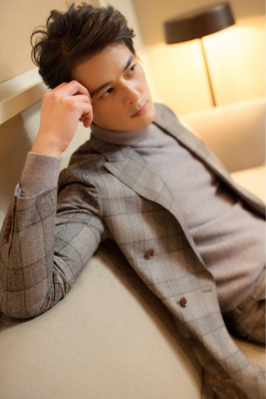 郭品超西装大衣写真