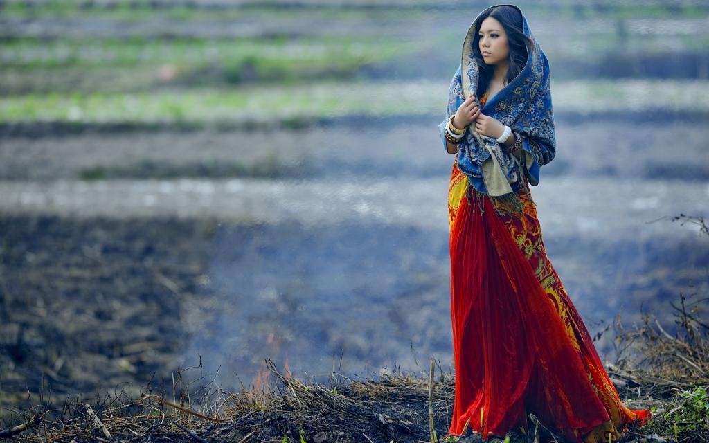 美女露露风情写真