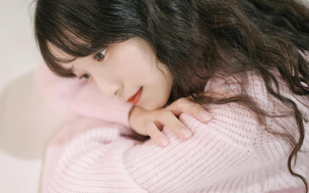 白嫩元气甜美少女私房青春写真