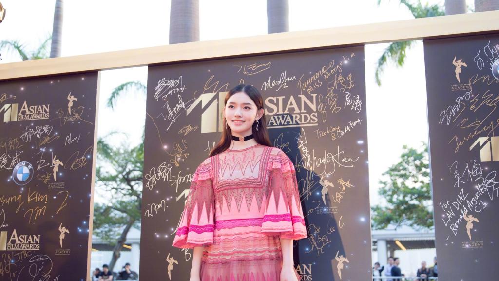 娇俏可人的美女明星林允