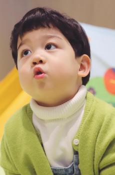 抖音可爱萌娃李浠晗呆萌俏皮写真