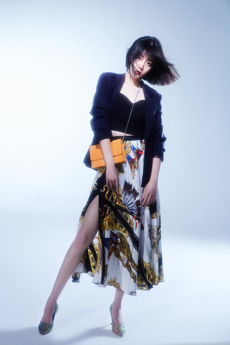 李溪芮性感妩媚时尚写真