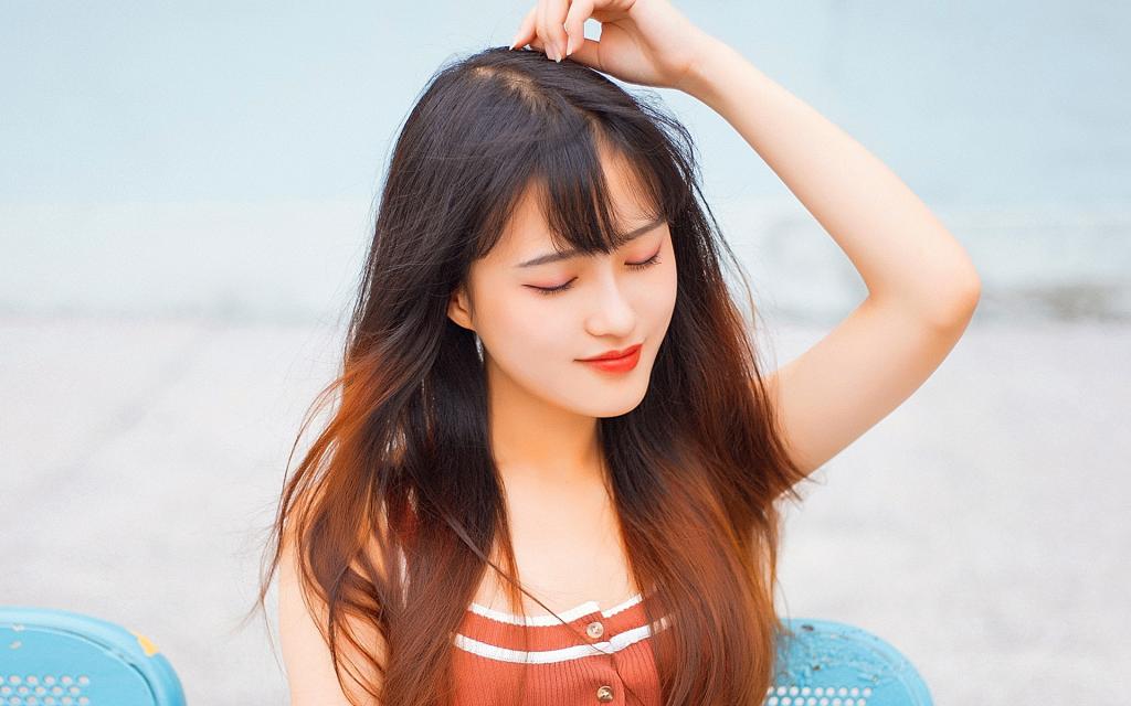 长相甜美的少女