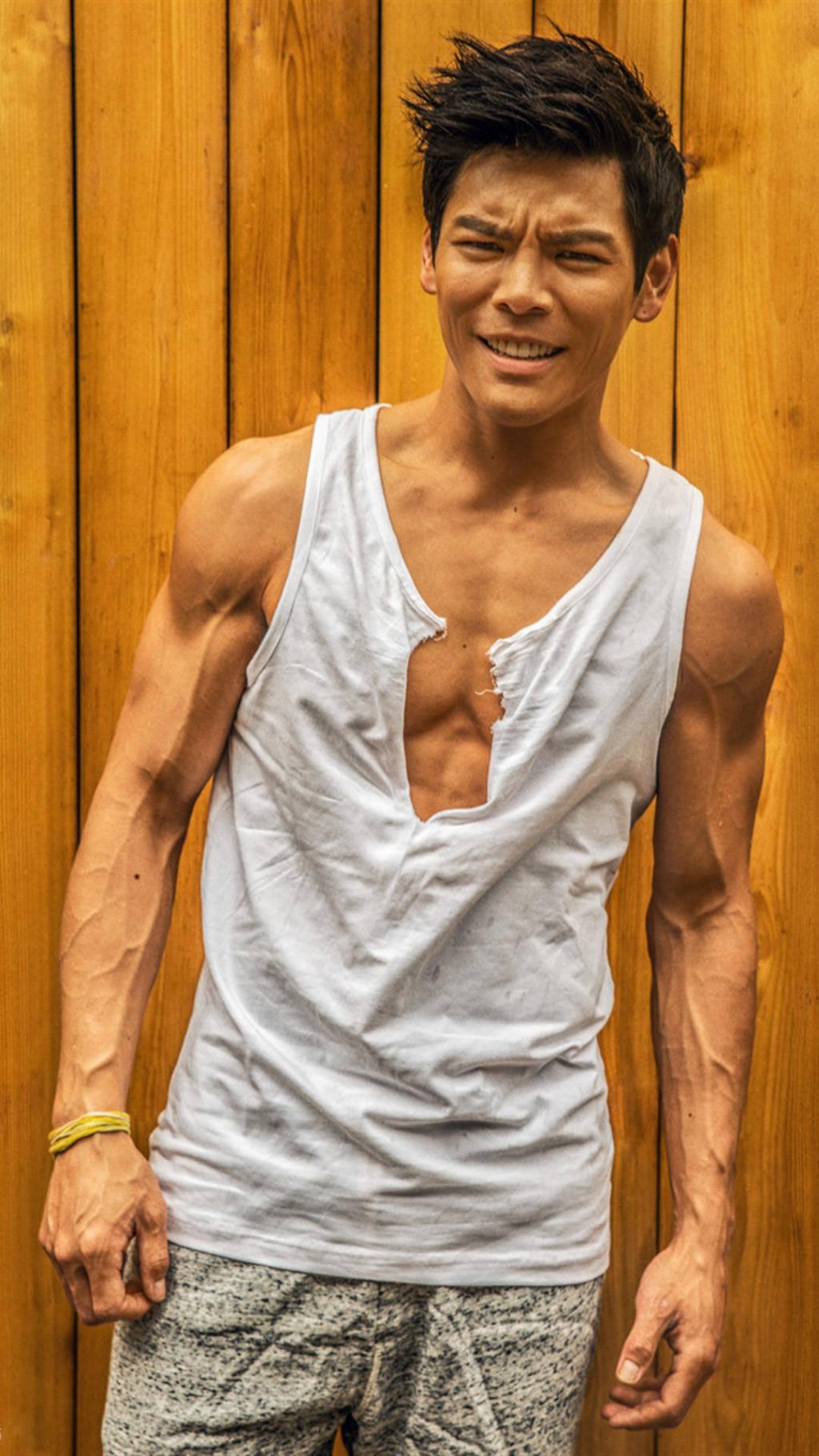 型男向佐肌肉写真