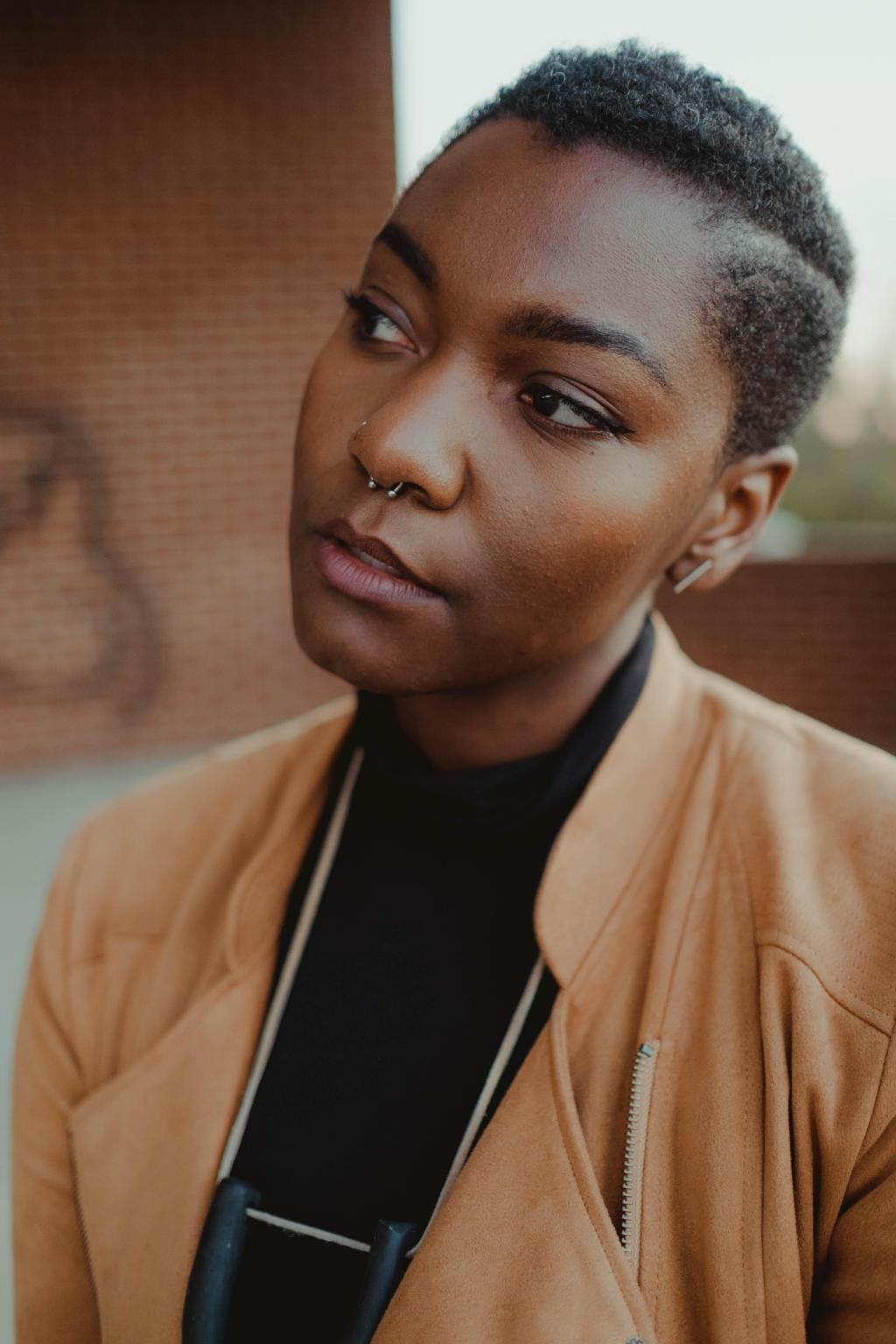 帅气的短发女孩