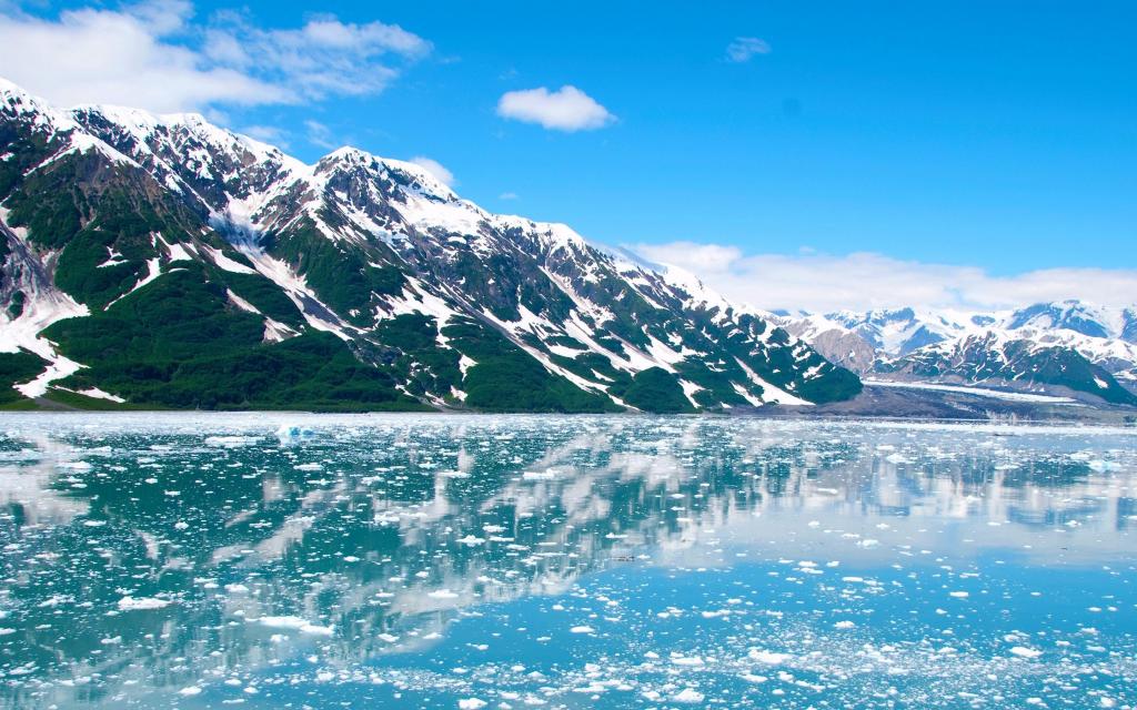 冬天里的冰山雪景
