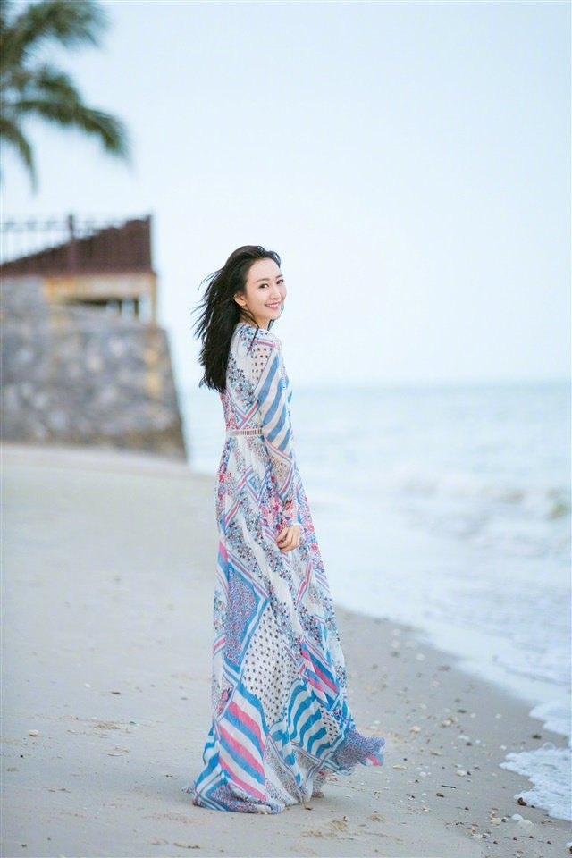 美女明星王鸥长裙气质写真