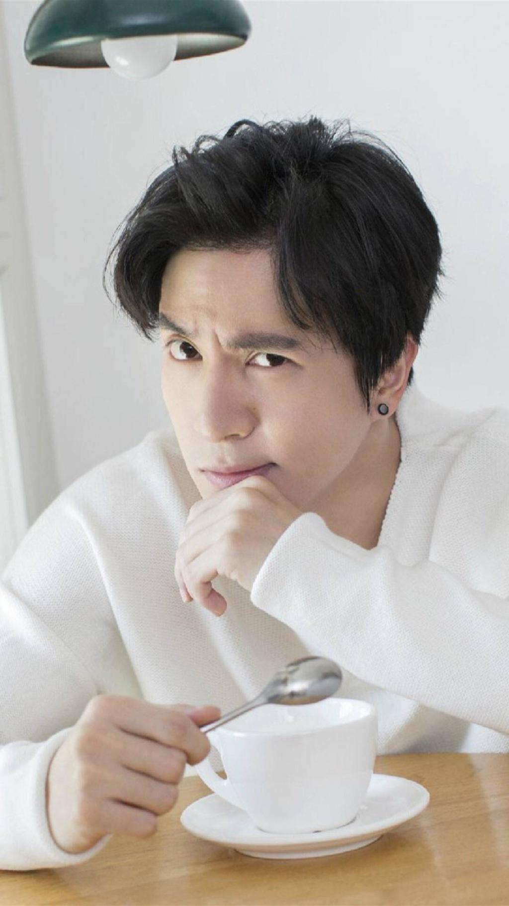 段子手薛之谦扮酷写真